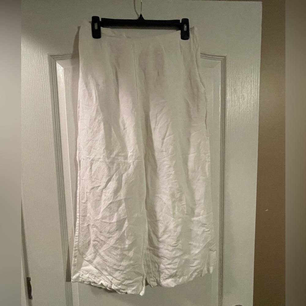 Women’s Limited White Capri Pants. Size 8. - Picture 2 of 2